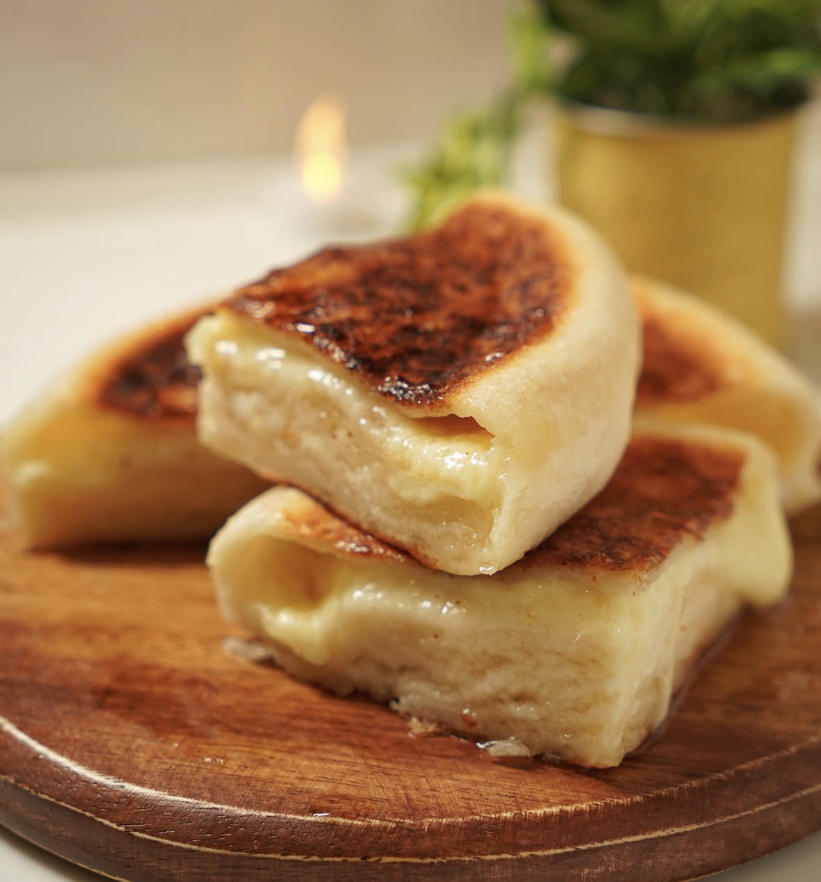 こんがり焼けた米粉パンの断面